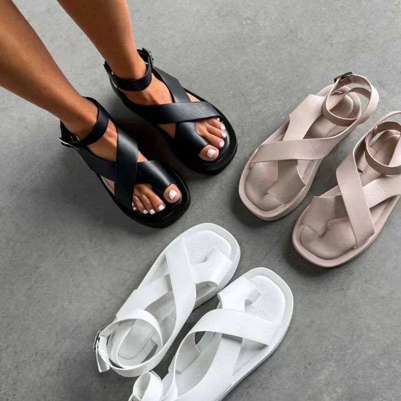 Renée | Comfortsandaal met verstelbare bandjes en elegante finish