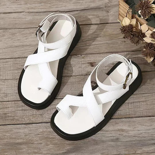 Renée | Comfortsandaal met verstelbare bandjes en elegante finish