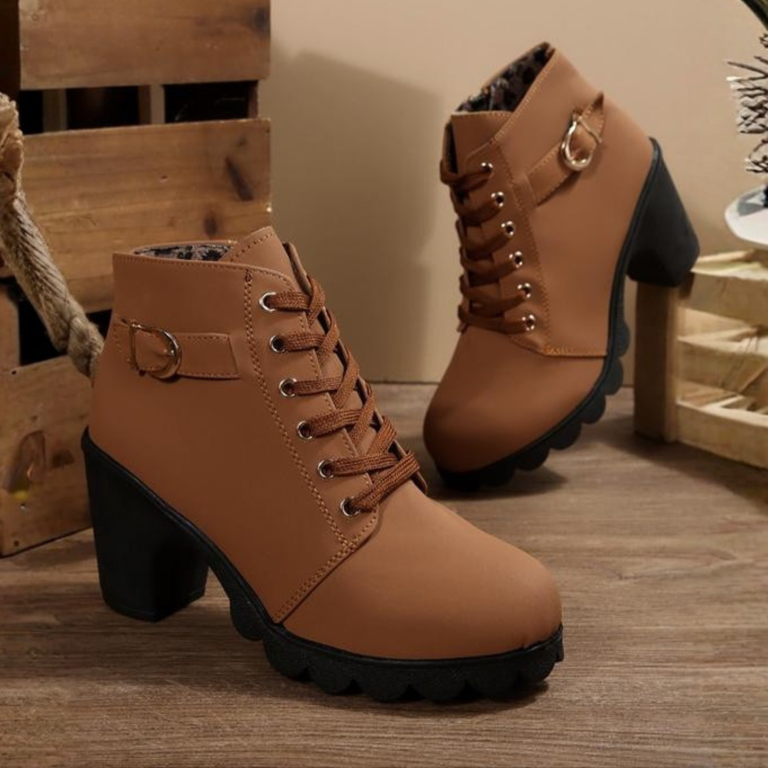 Gretchen | Chic Veterschoenen met Metalen Gesp en Chunky Enkellaarsjes