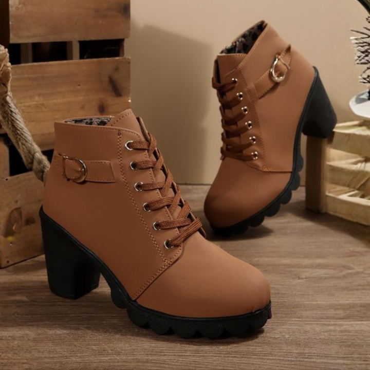 Gretchen | Chic Veterschoenen met Metalen Gesp en Chunky Enkellaarsjes