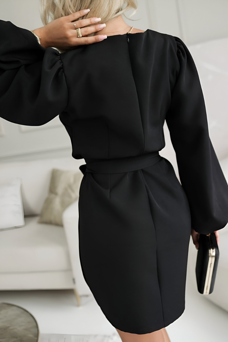 Jacomina | Elegante Satijnen Jurk met Ceintuur