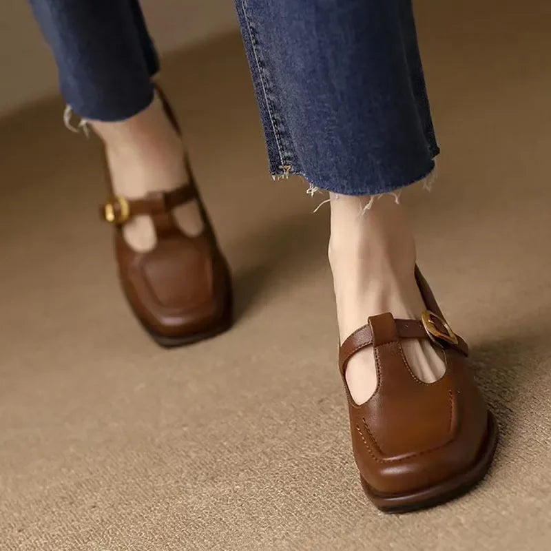 Ysolenne T-Strap Sandalen